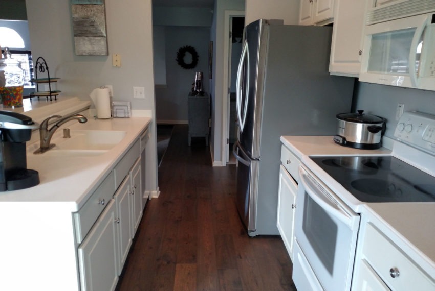 Elm Ct - kitchen3m