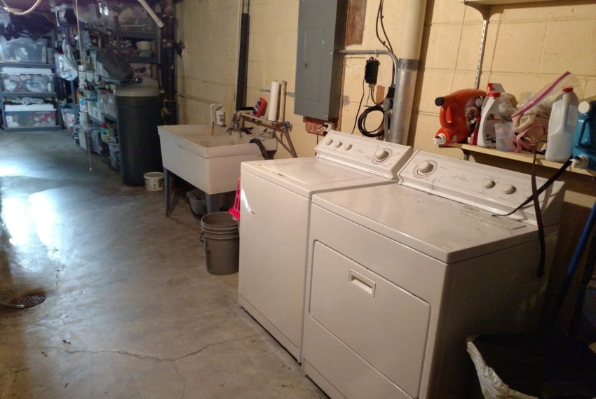 3918 W Acre - laundry and storage w