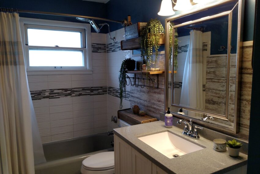 3250 S 50th - Updated Bath