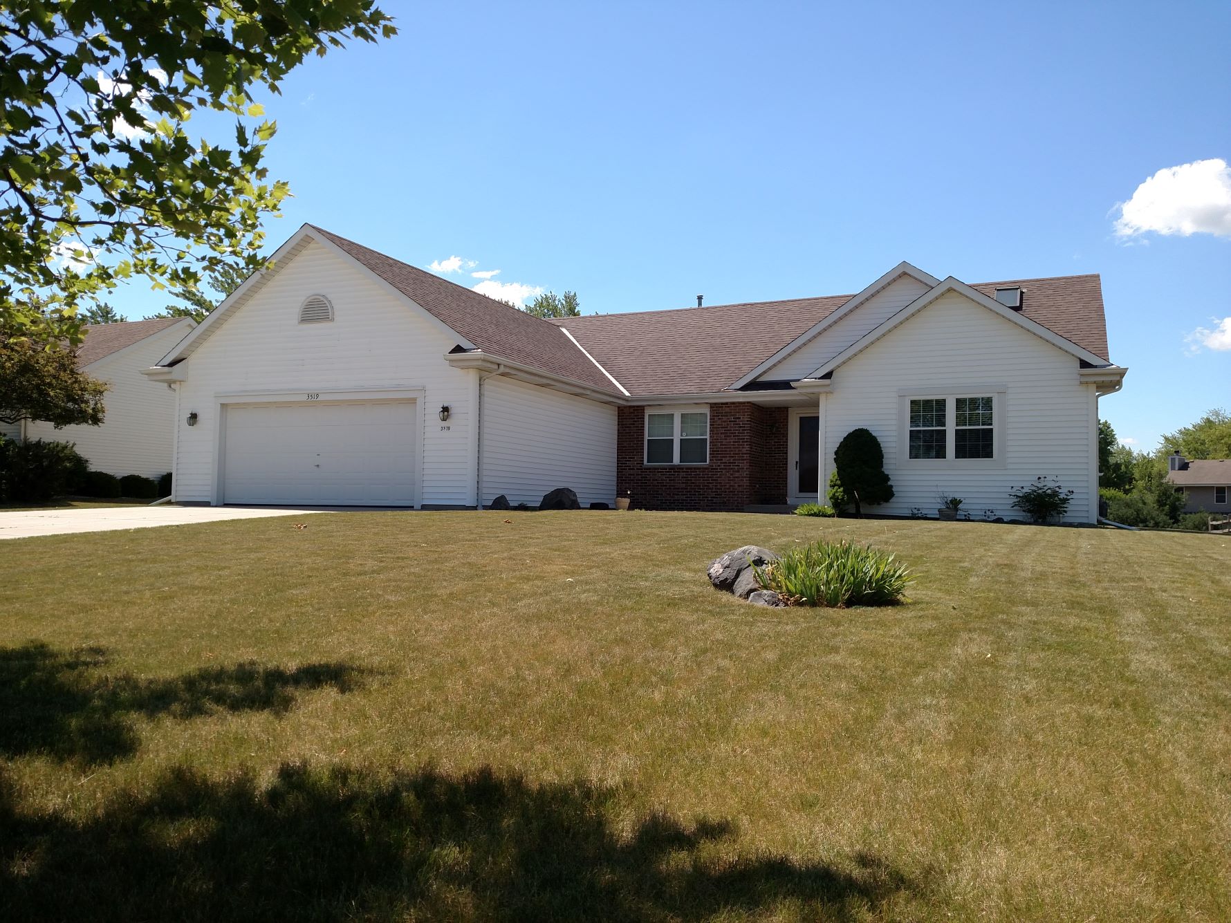 3519 W Forest Hill Ave, Franklin WI – Ranch
