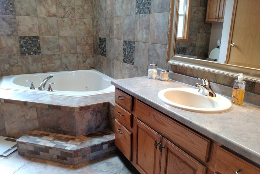 6749 W River Ter - MBath whirlpool