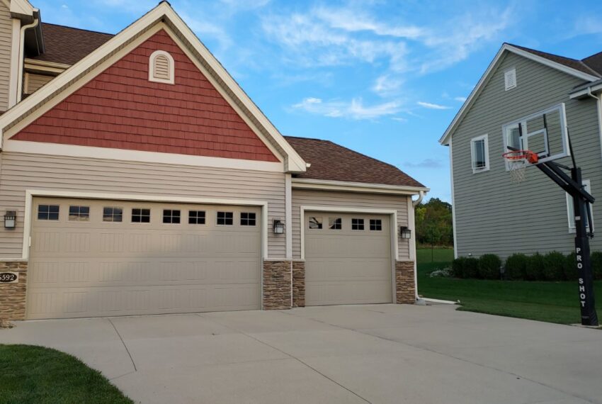 46th - Oversized 3 Car Garage