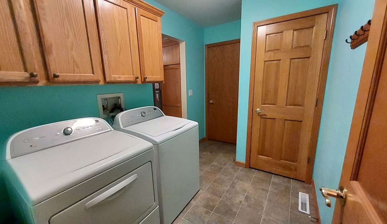 535A Fairview - laundry