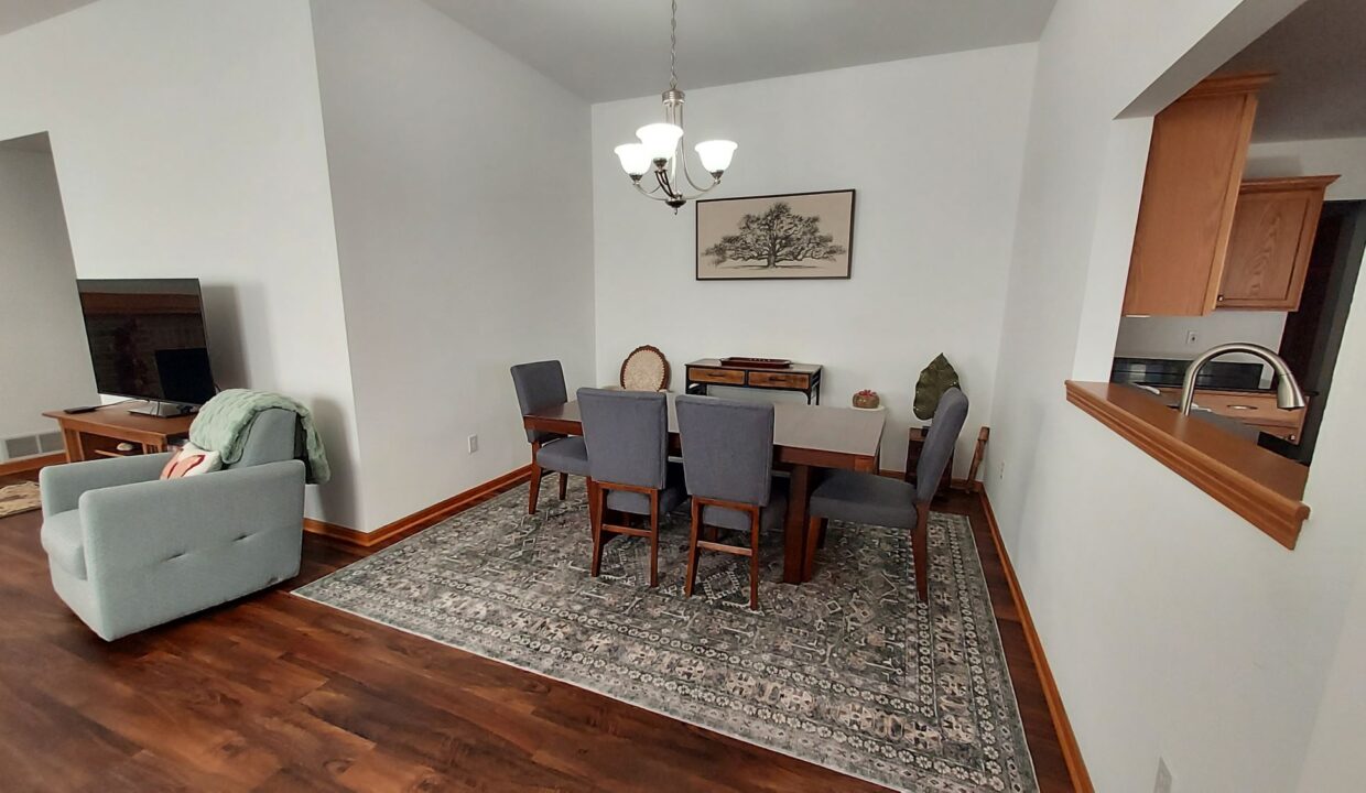 535 Fairview B - dining area