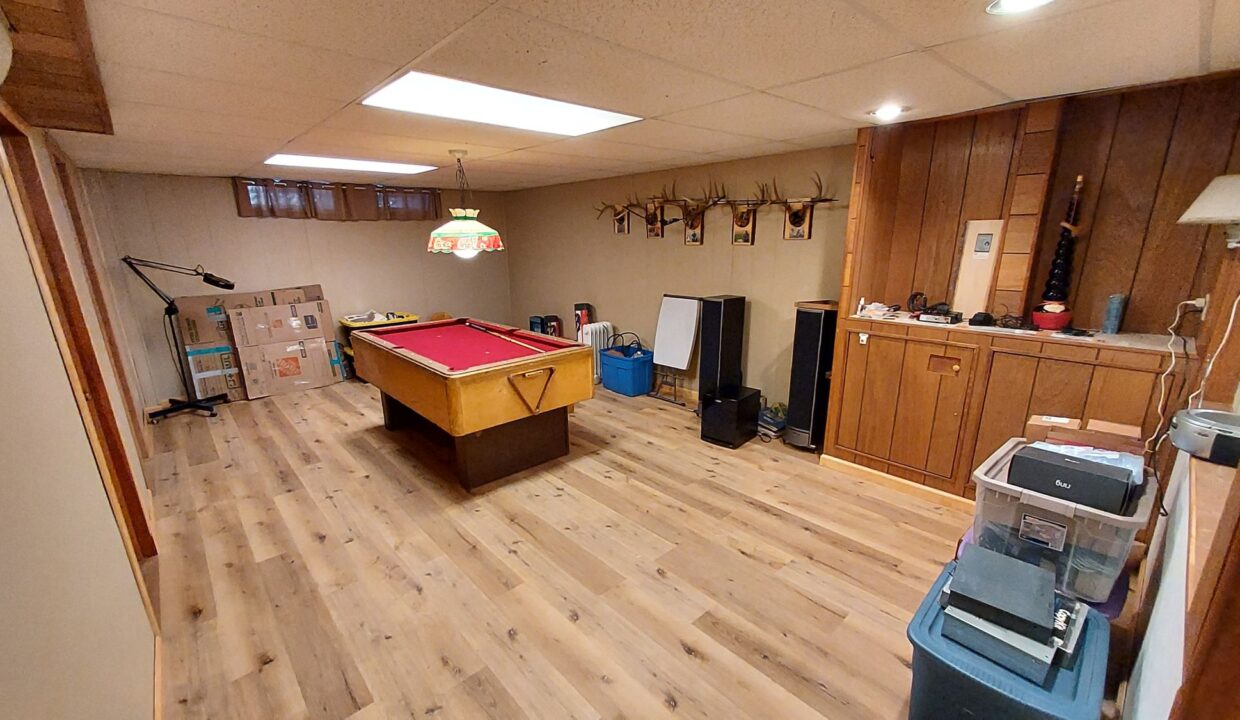 5528 Jerelyn - Rec Rm pool table area