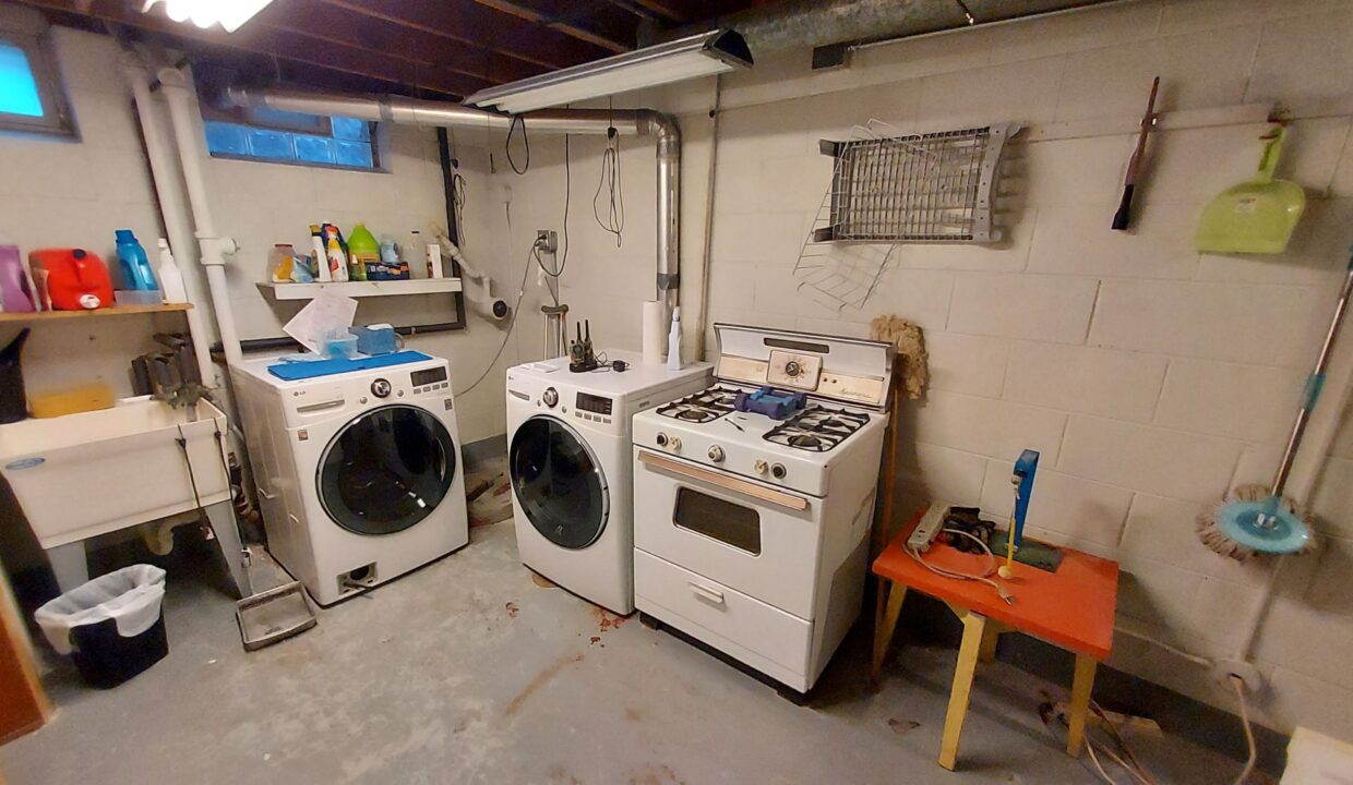 5528 Jerelyn - laundry