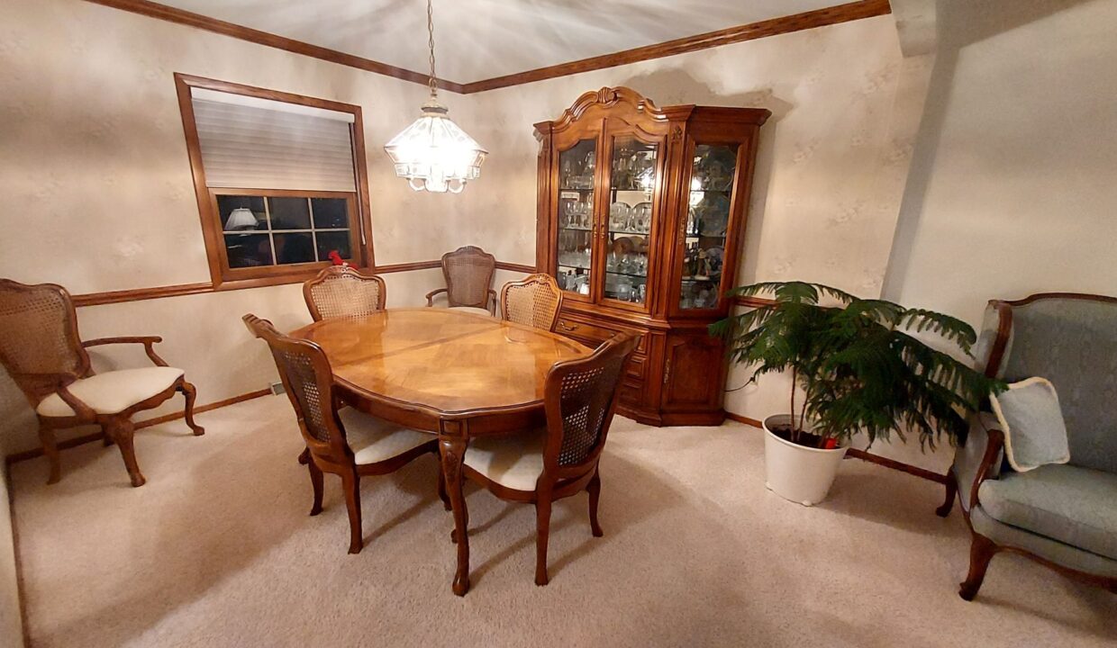 9140 S 28th - Dining Rm