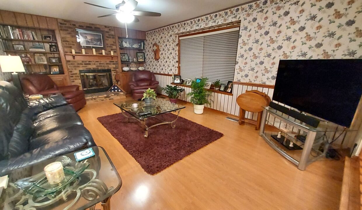 9140 S 28th - Family Rm