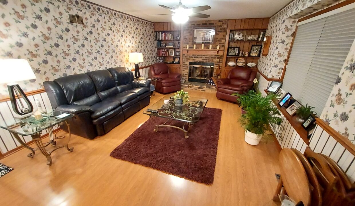 9140 S 28th - Family Rm2