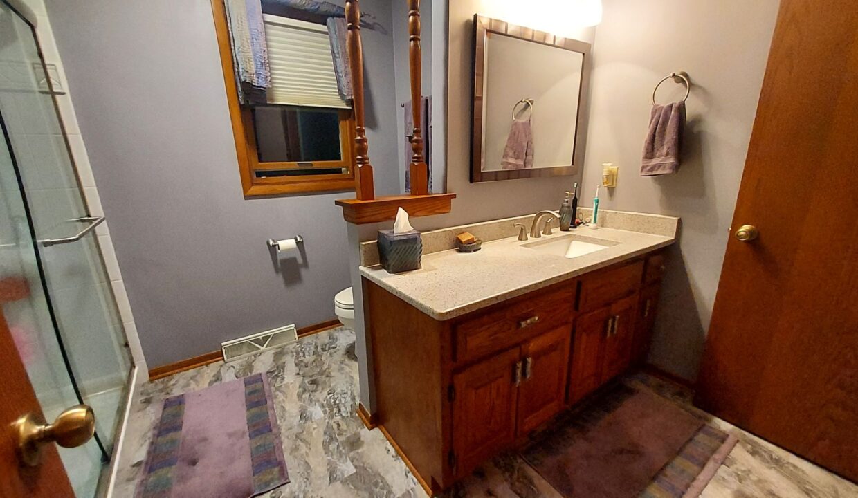 9140 S 28th - Main Bath