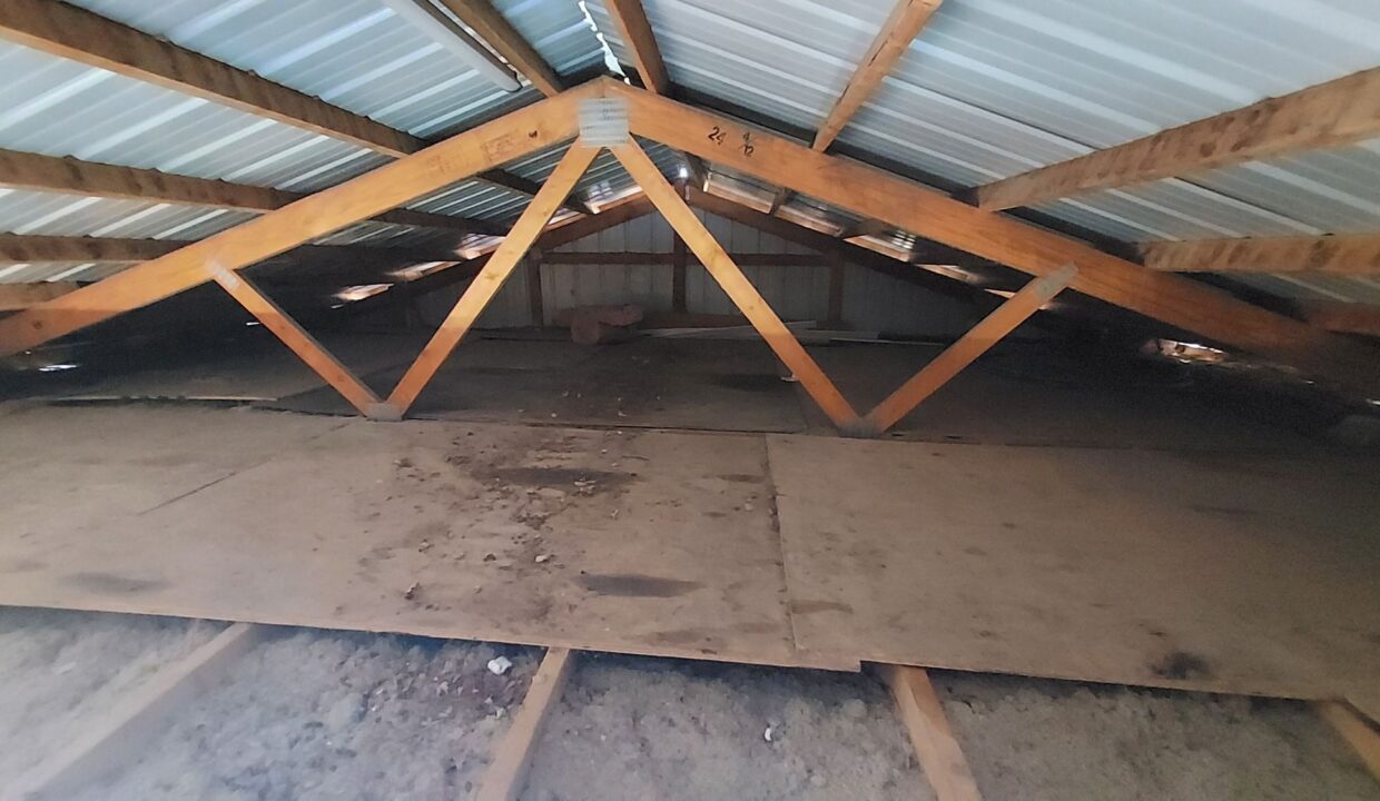 10931 W Ryan Rd - Garage Attic