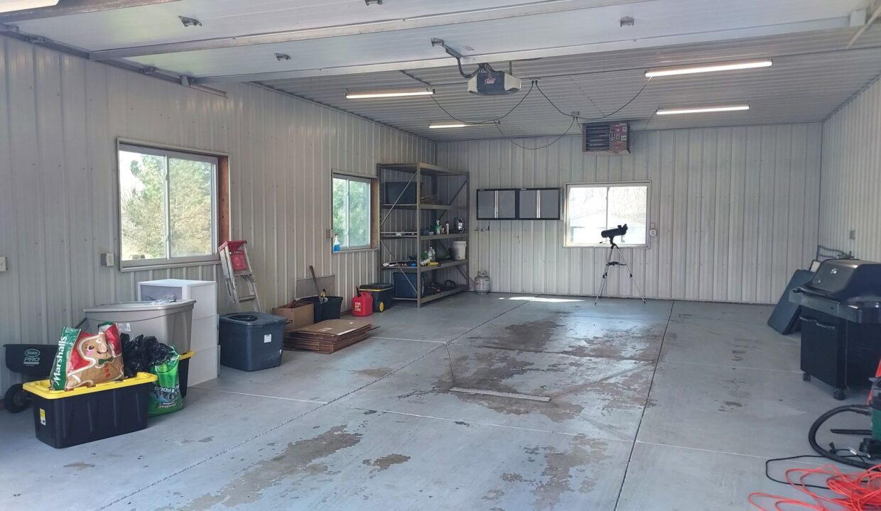 10931 W Ryan Rd - Garage2