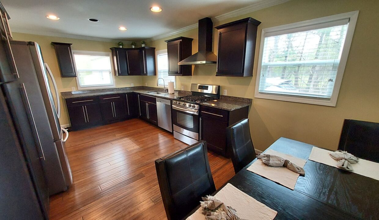 10931 W Ryan Rd - Kitchen1