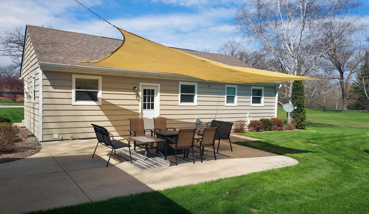 10931 W Ryan Rd - Patio