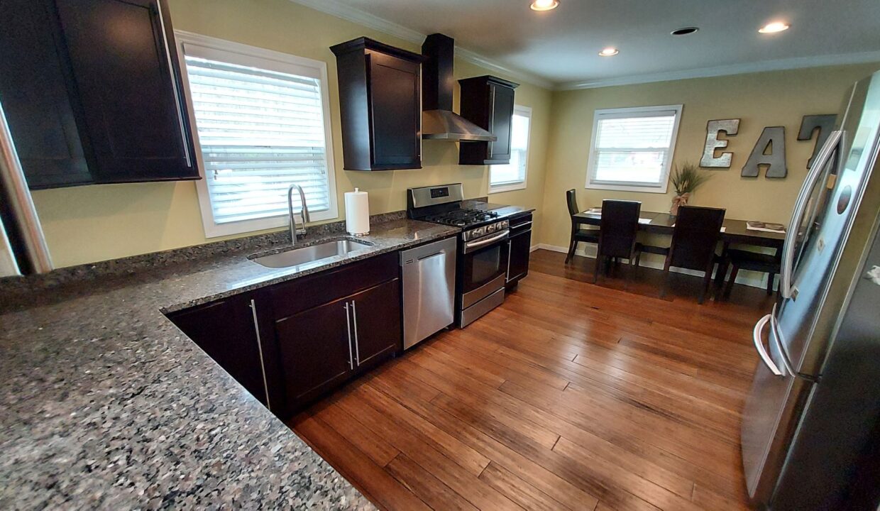 10931 W Ryan Rd - kitchen3