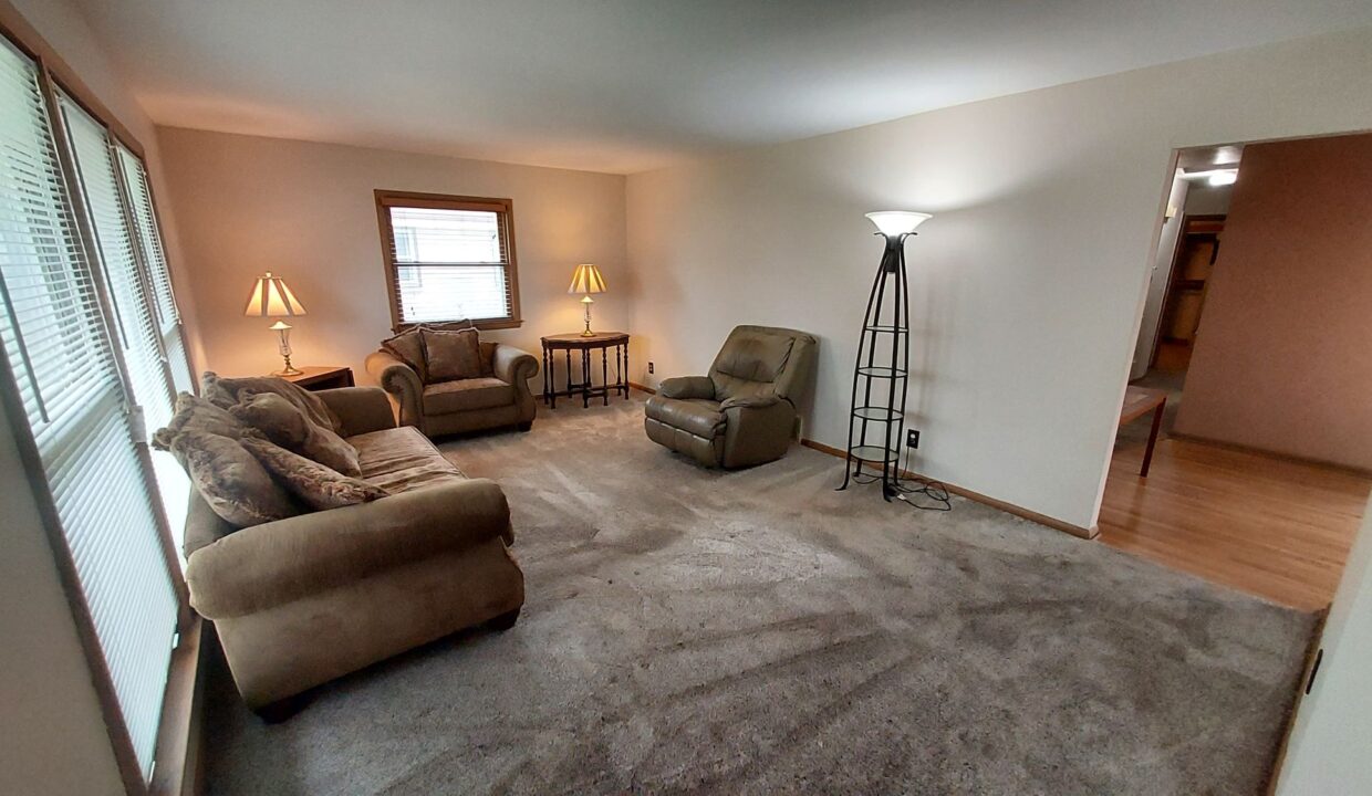 1636 Mackinac - Living Rm