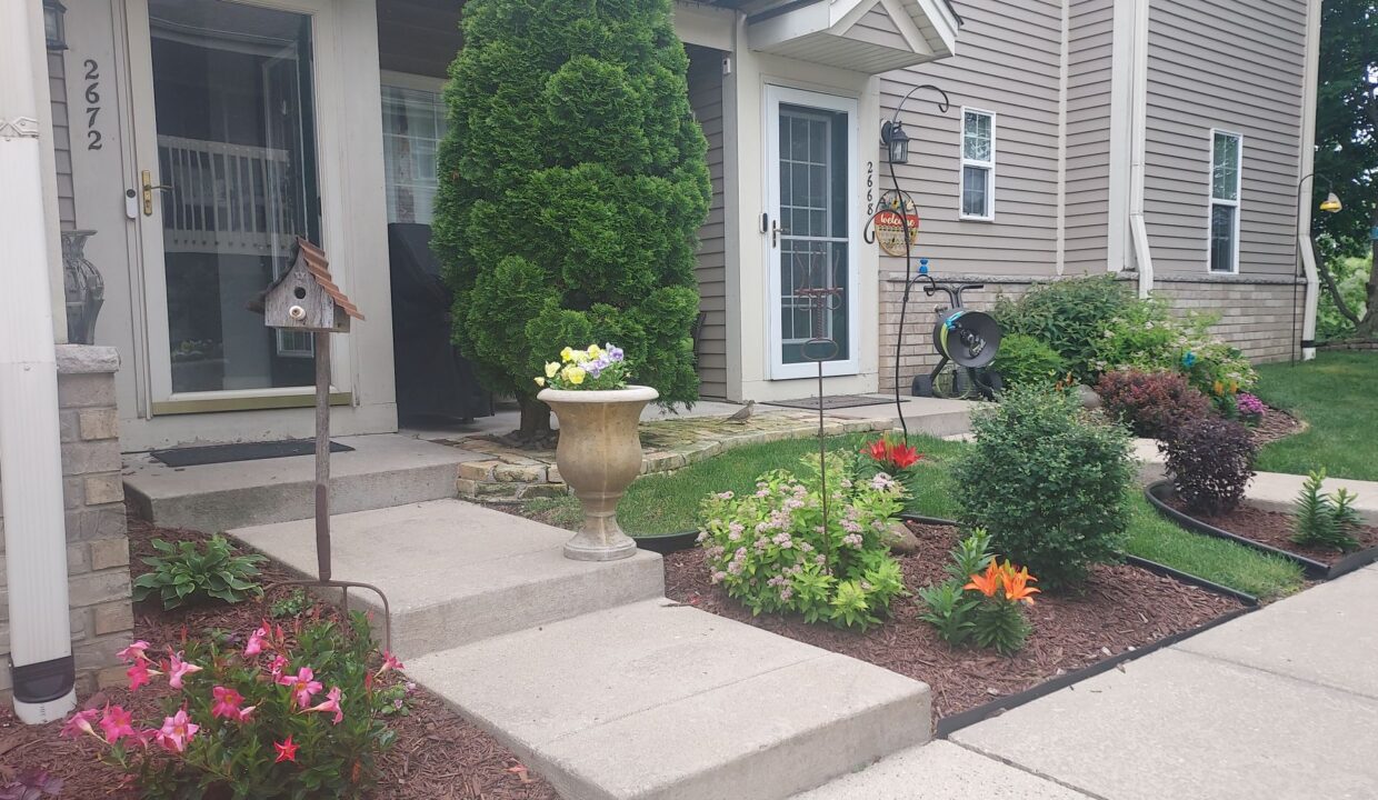 Hidden 44 - Beautiful Landscaping