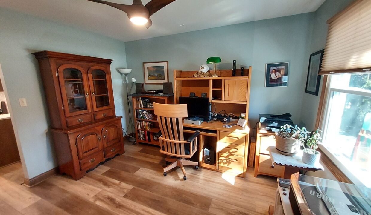 7808 Plainsview - DR-Office