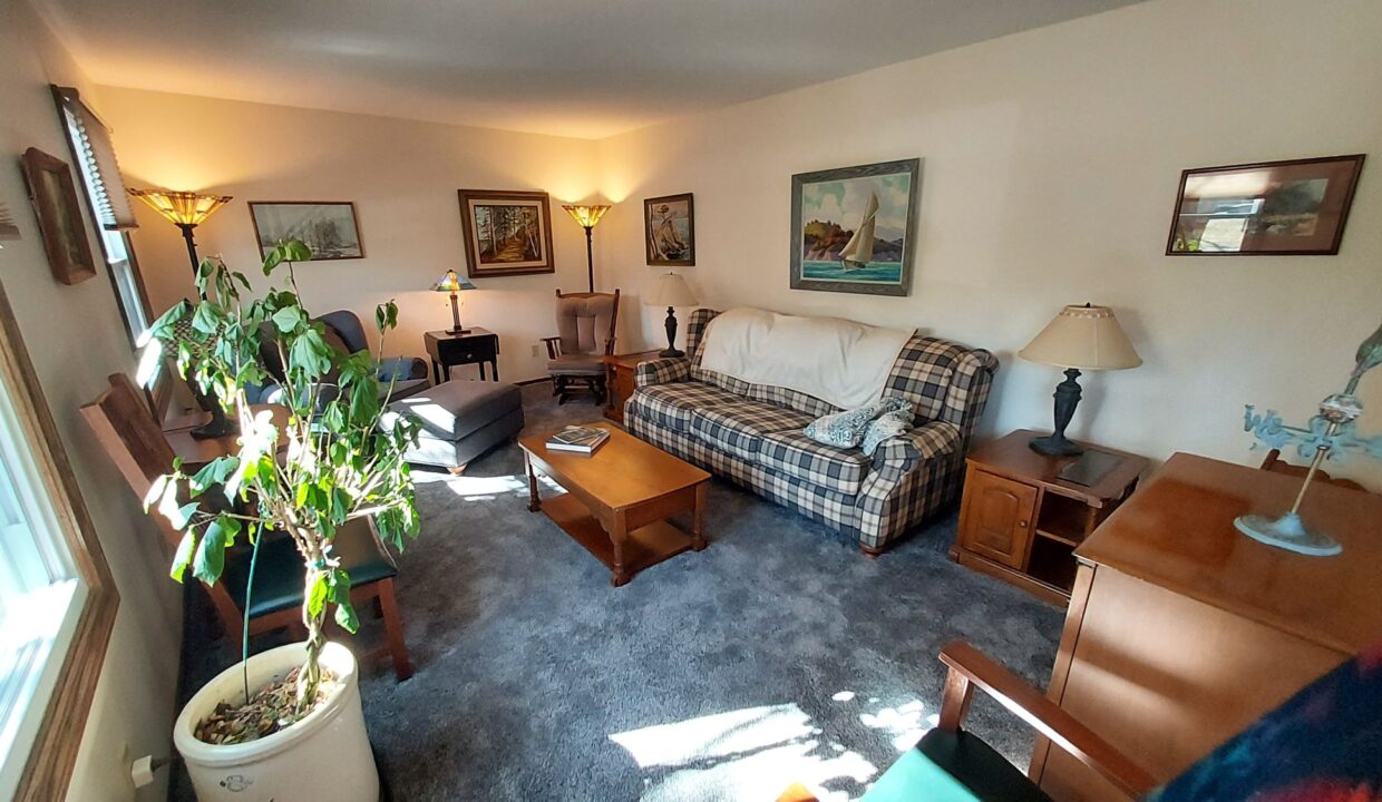 7808 Plainsview - LR1