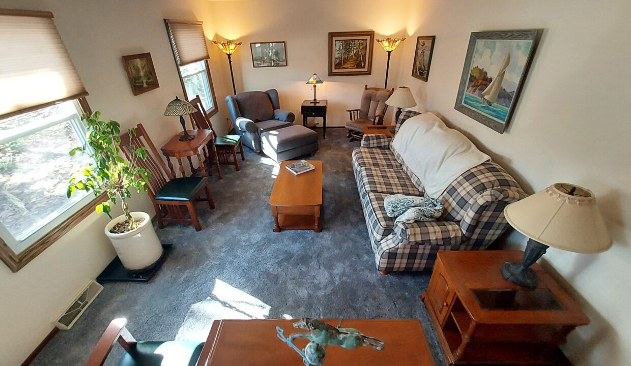 7808 Plainsview - LR2