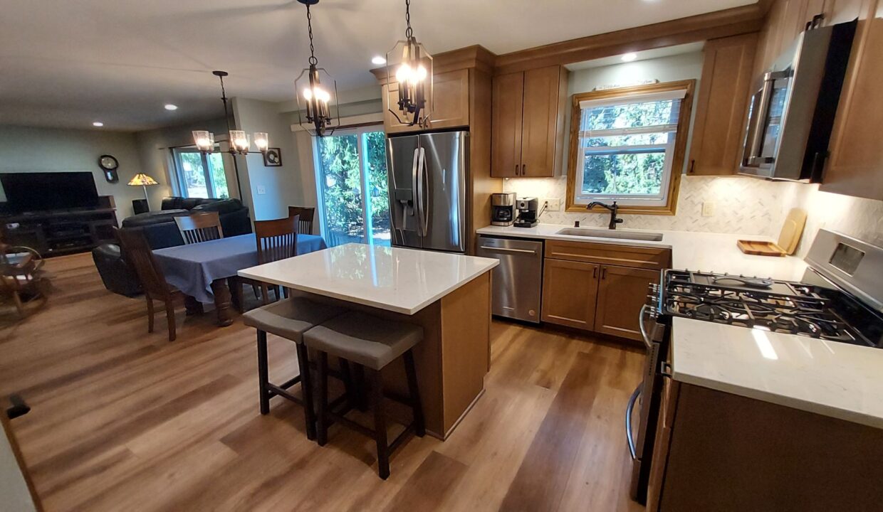 7808 Plainsview - kitchen-dinette