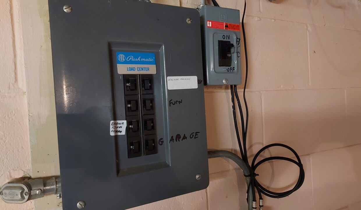 3642 S 95th - circuit breaker box