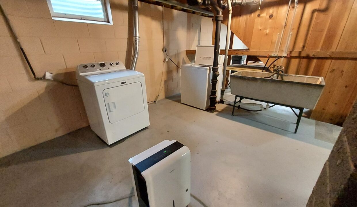 3642 S 95th - laundry area