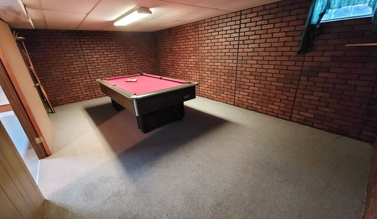 3642 S 95th - rec rm