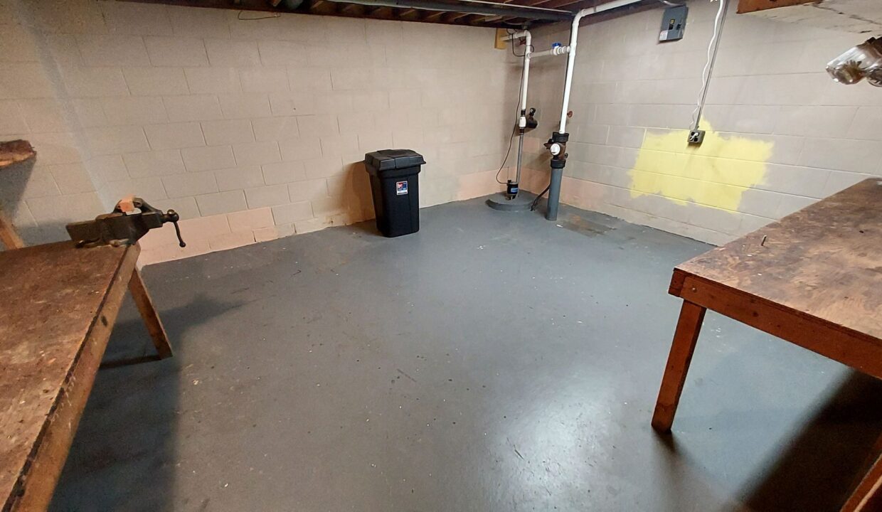 3642 S 95th - workshop