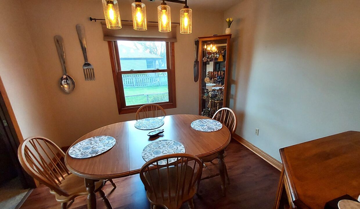 15415 Fenway - Dining Rm