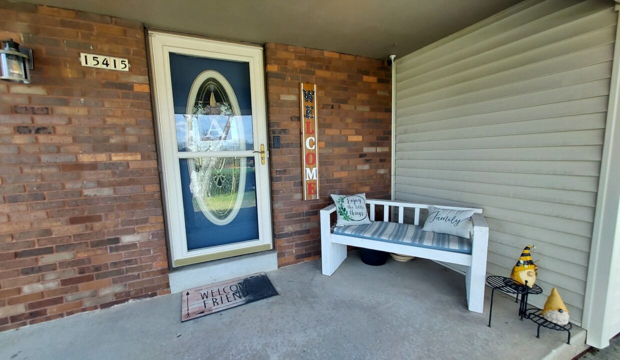 15415 Fenway - Front Porch