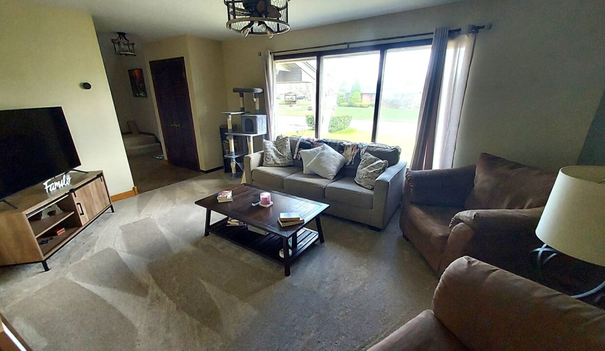 15415 Fenway - Living Rm2