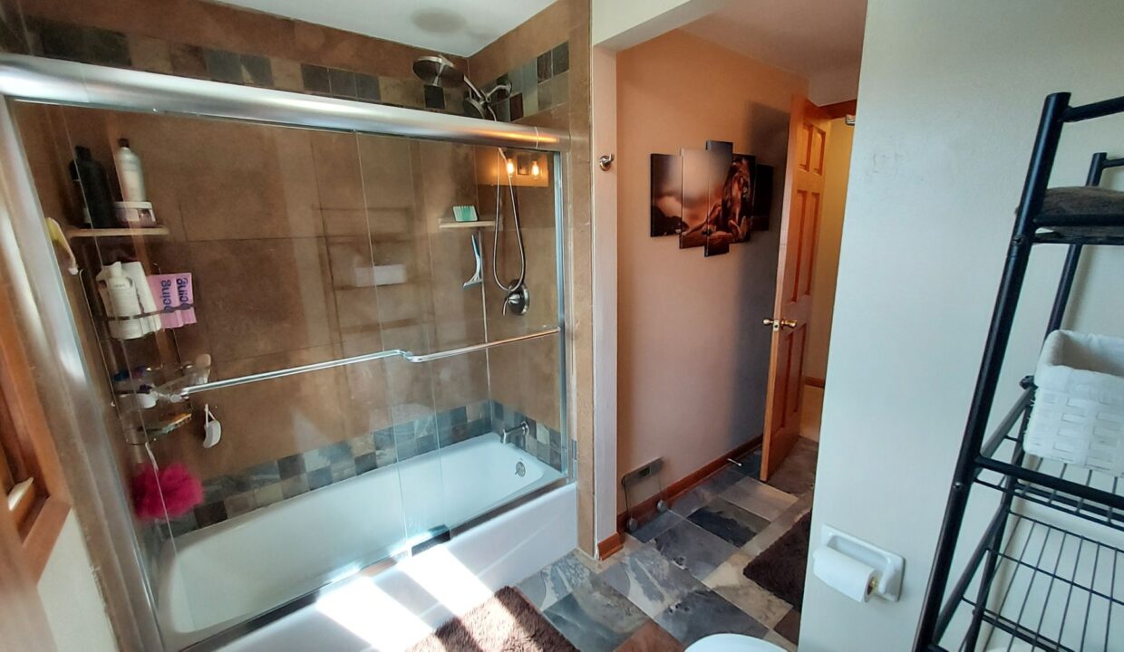 15415 Fenway - Main Bath
