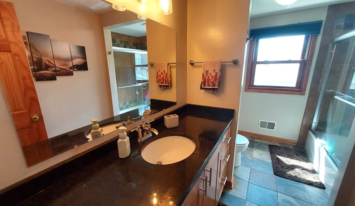 15415 Fenway - Main Bath2