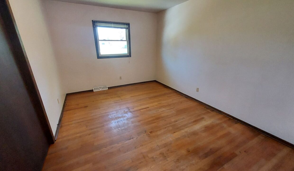 8030 S Waring - BR4