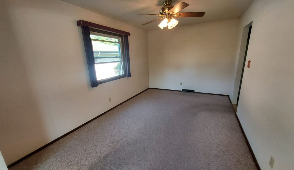 8030 S Waring - Dining Rm