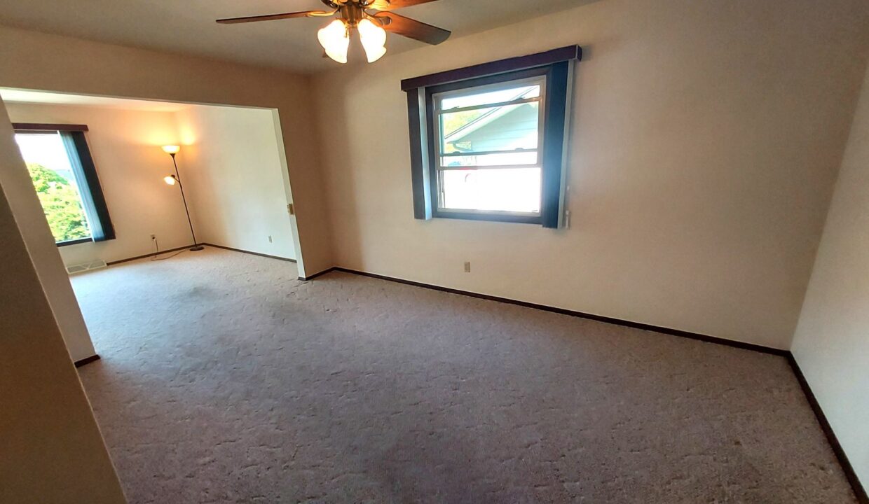 8030 S Waring - Dining Rm2