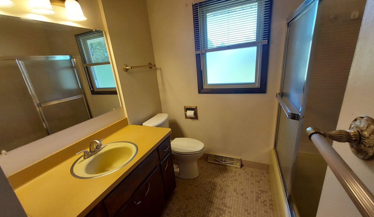8030 S Waring - Main Bath