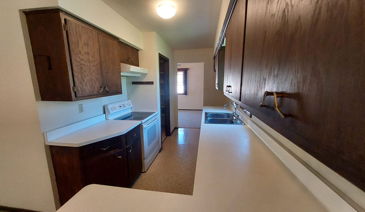 8030 S Waring - kitchen2