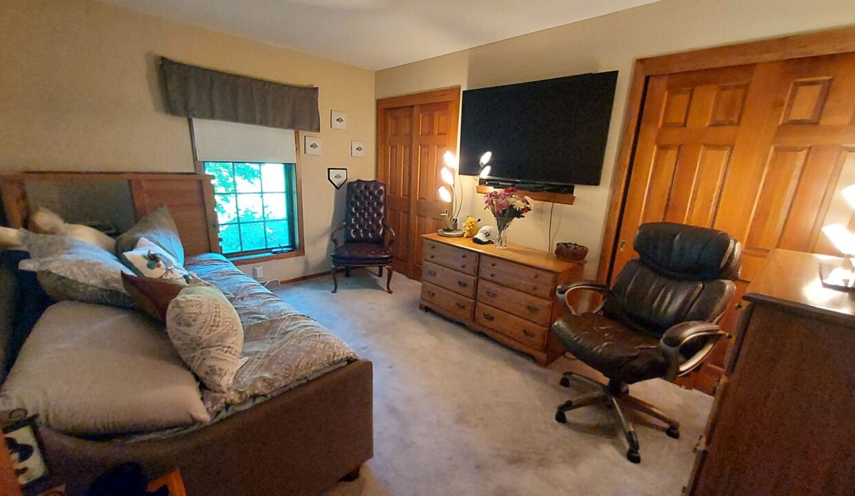 8404 S 68th - BR2