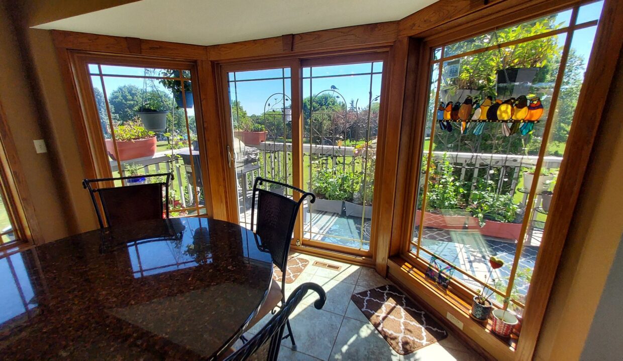 8404 S 68th - Dinette Patio Drs