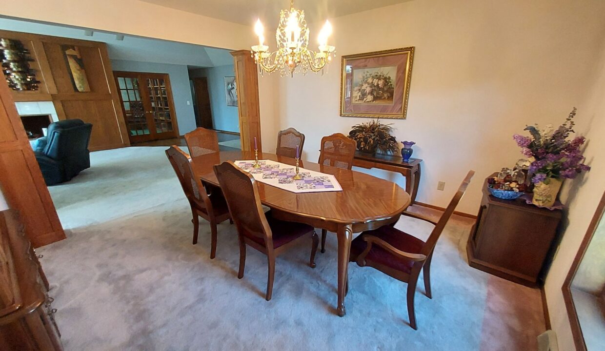 8404 S 68th - Dining Rm
