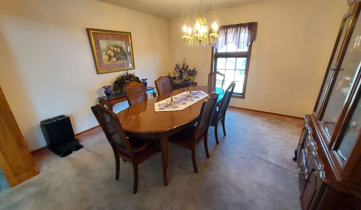 8404 S 68th - Dining Rm2