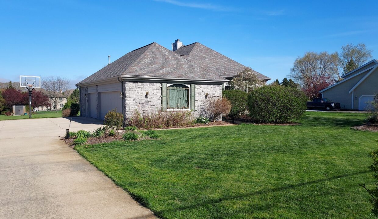 8404 S 68th - Heated Garage
