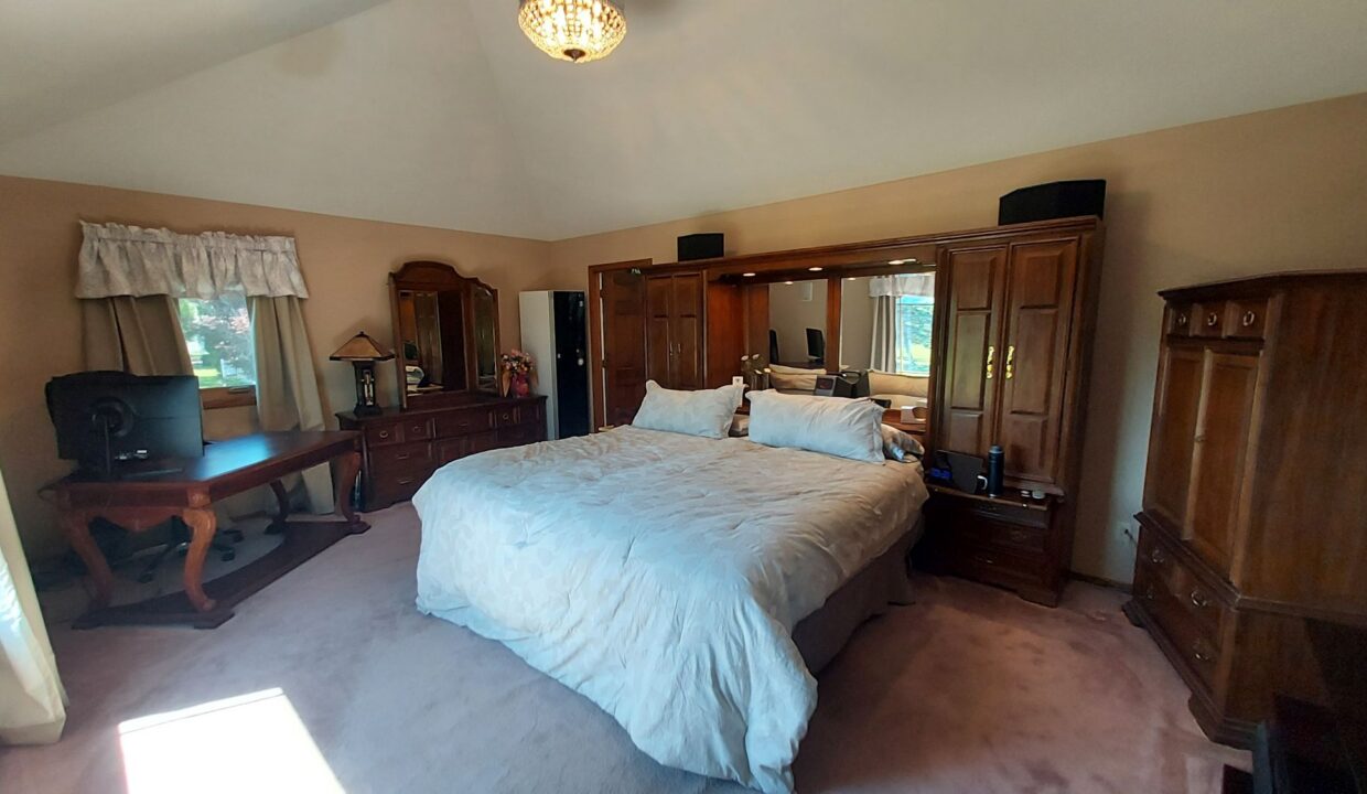 8404 S 68th - MBR1