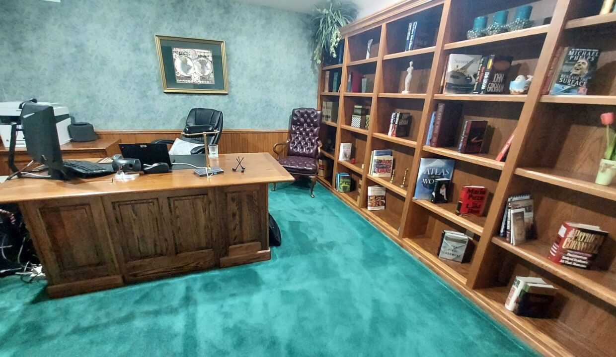 8404 S 68th - Office-Book Shelves