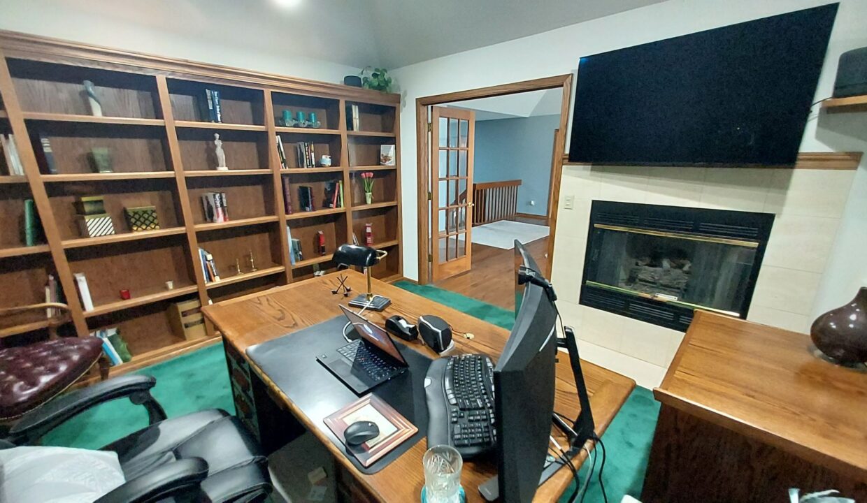 8404 S 68th - Office1