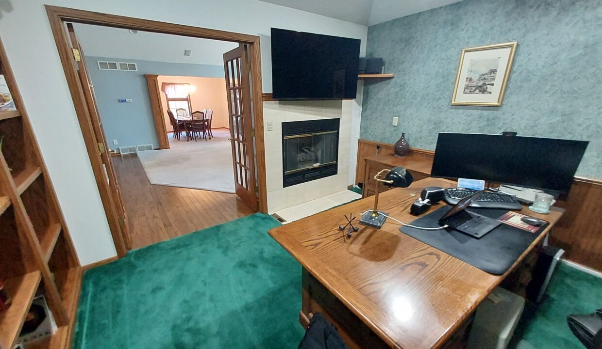 8404 S 68th - Office2