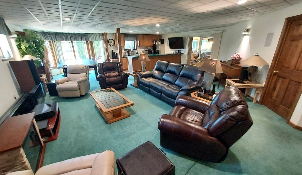 8404 S 68th - Rec Rm