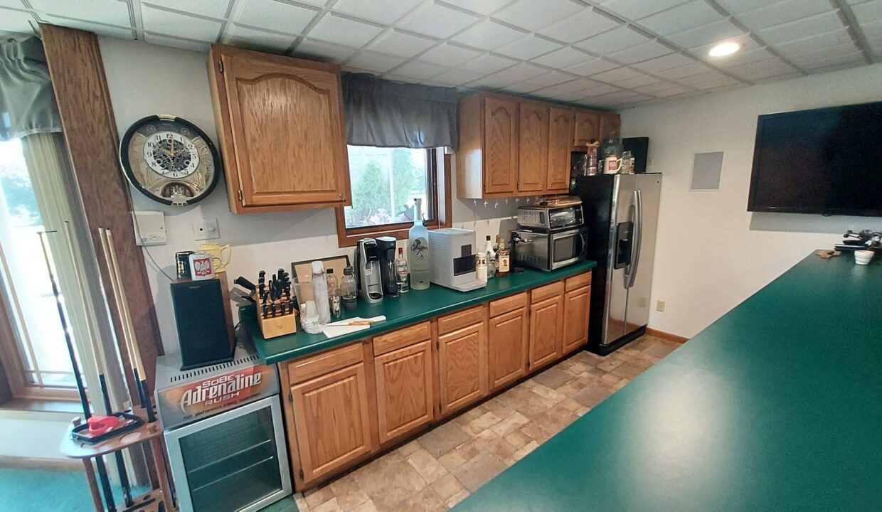 8404 S 68th - Rec Rm Back Bar